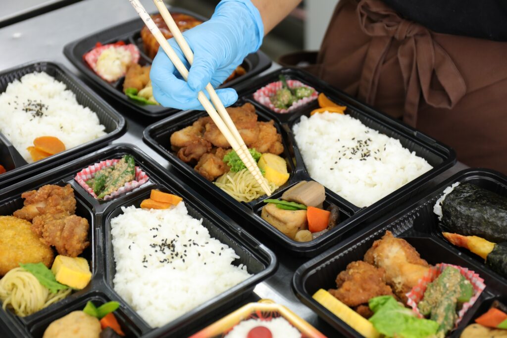弁当配送の方法別コスト比較|自社・ポータル・外注どれが得? 7 まとめ|弁当配送の方法は「配送量・実質利益・準備状況」で決めよう