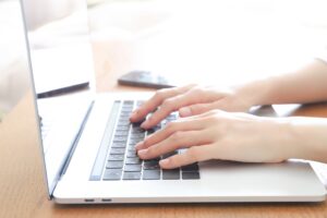 ネットショップを一人で運営!成功のコツと負担を減らす方法