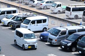 混載便とは?チャーター便・路線便との違いと料金・使い分け 4 自社便のメリット・デメリットは?配送委託との違いと選び方