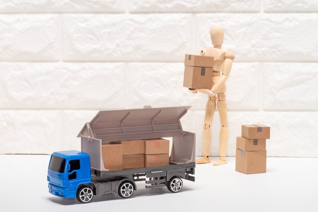 混載便とは?チャーター便・路線便との違いと料金・使い分け 1 混載便とは「複数の荷主の荷物を1台のトラックに積み合わせる」輸送方法