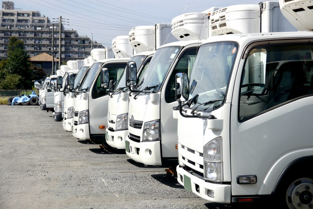 幕張メッセ搬入ガイド|搬入口・ゲート・待機場と当日の流れ 4 車も人手もない場合に使える搬入方法|宅配便と配送委託の使い分け